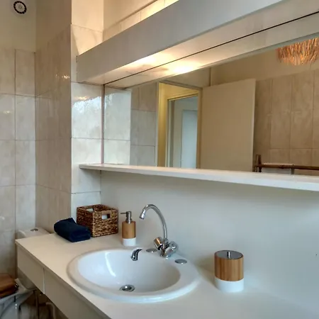 Budget Apart With Balcony And Great View Saint-Denis  Extérieur photo