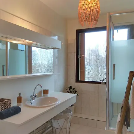 Budget Apart With Balcony And Great View Saint-Denis  Extérieur photo