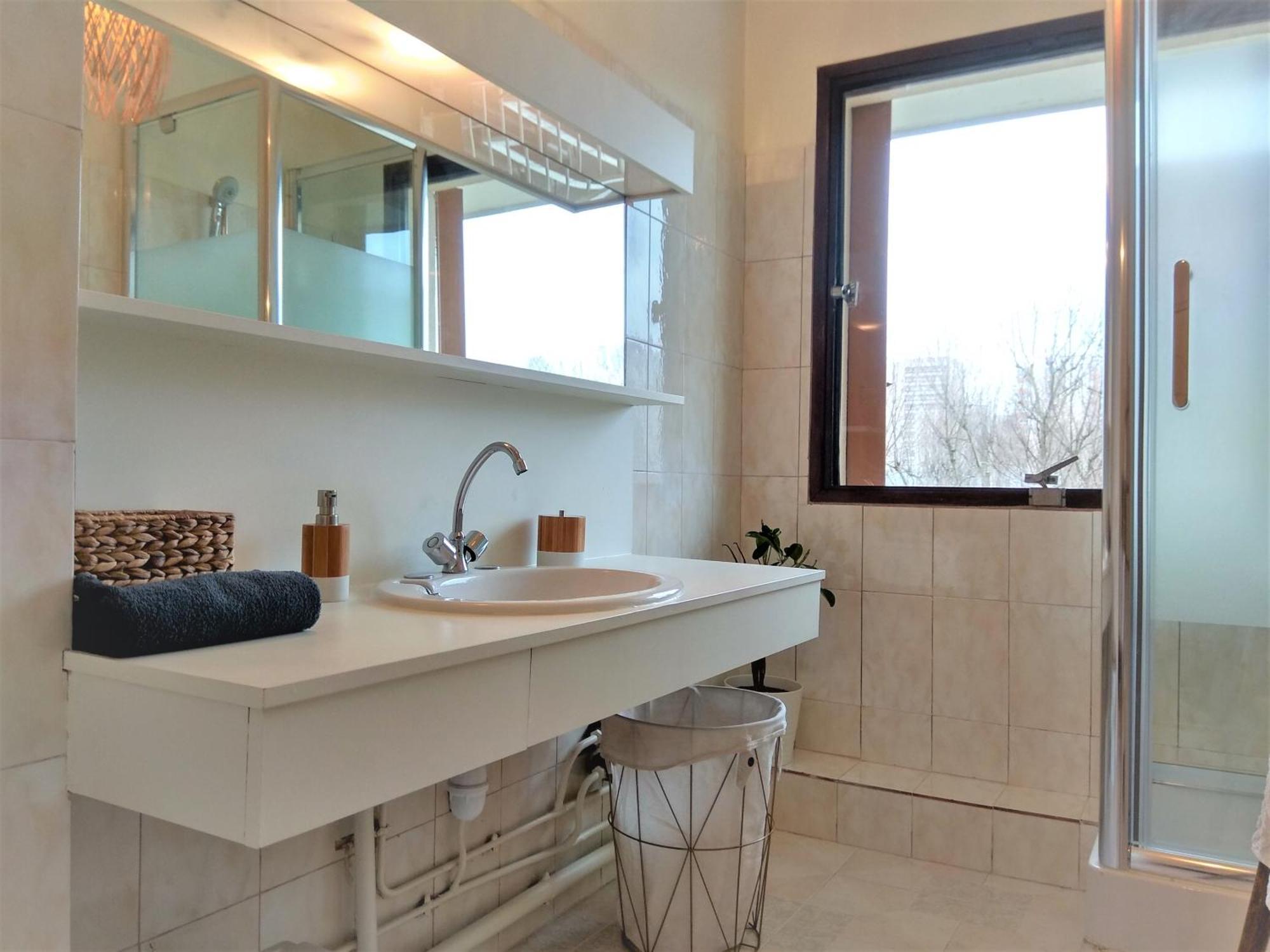 Apartment Budget With Balcony And Great View *