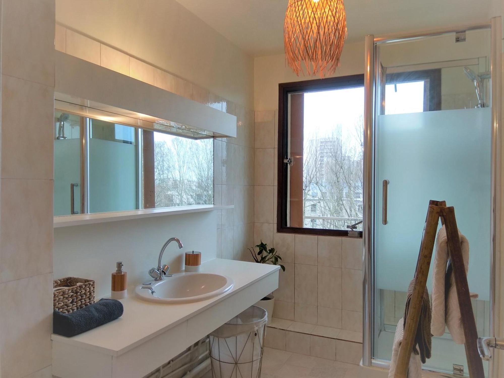 Apartment Budget With Balcony And Great View Saint-Denis (Seine-Saint-Denis)